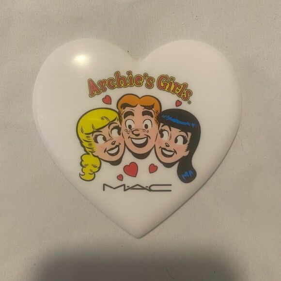 NIB MAC Archie’s Girls Young Hearts Mirror - Picture 3 of 6